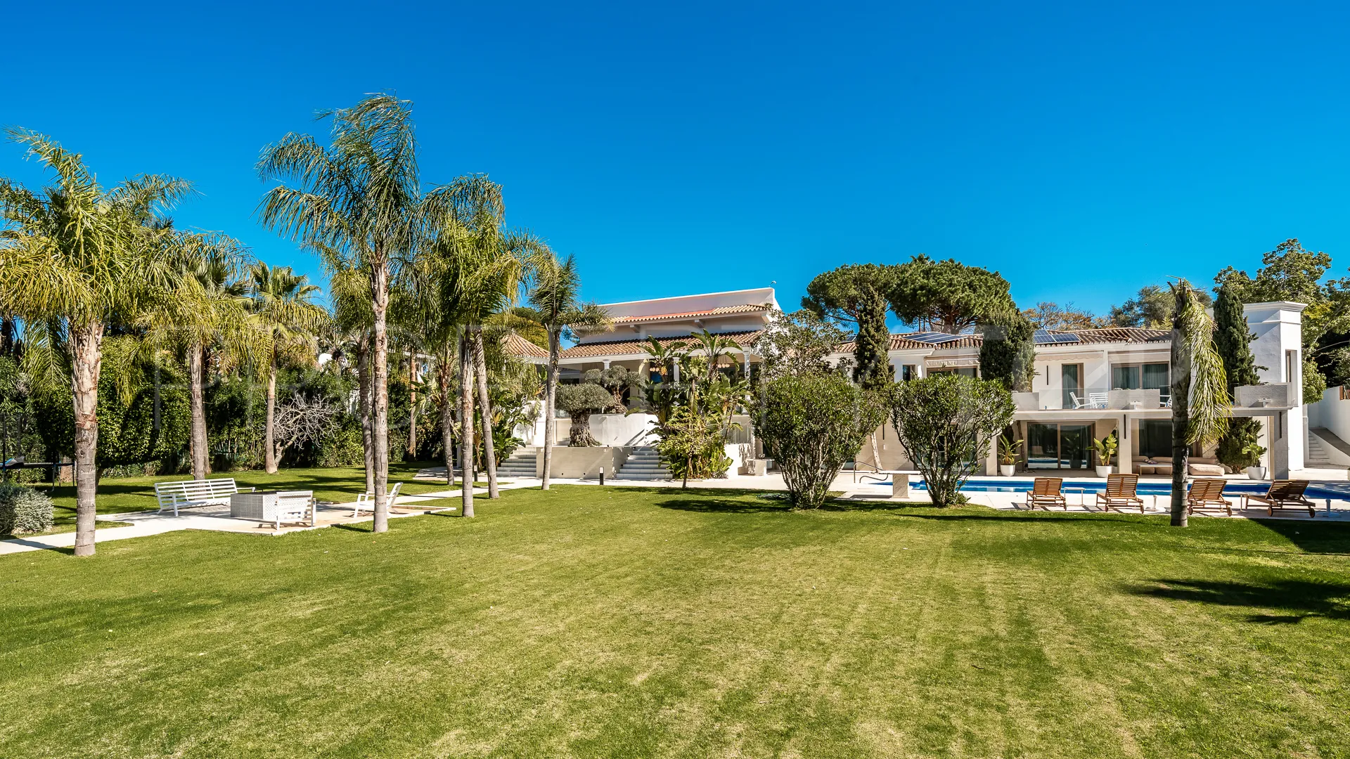 Guadalmina Baja 6 bedrooms villa for sale