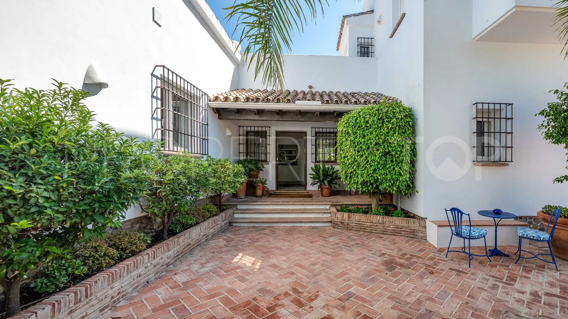 Comprar villa con 5 dormitorios en San Pedro Playa