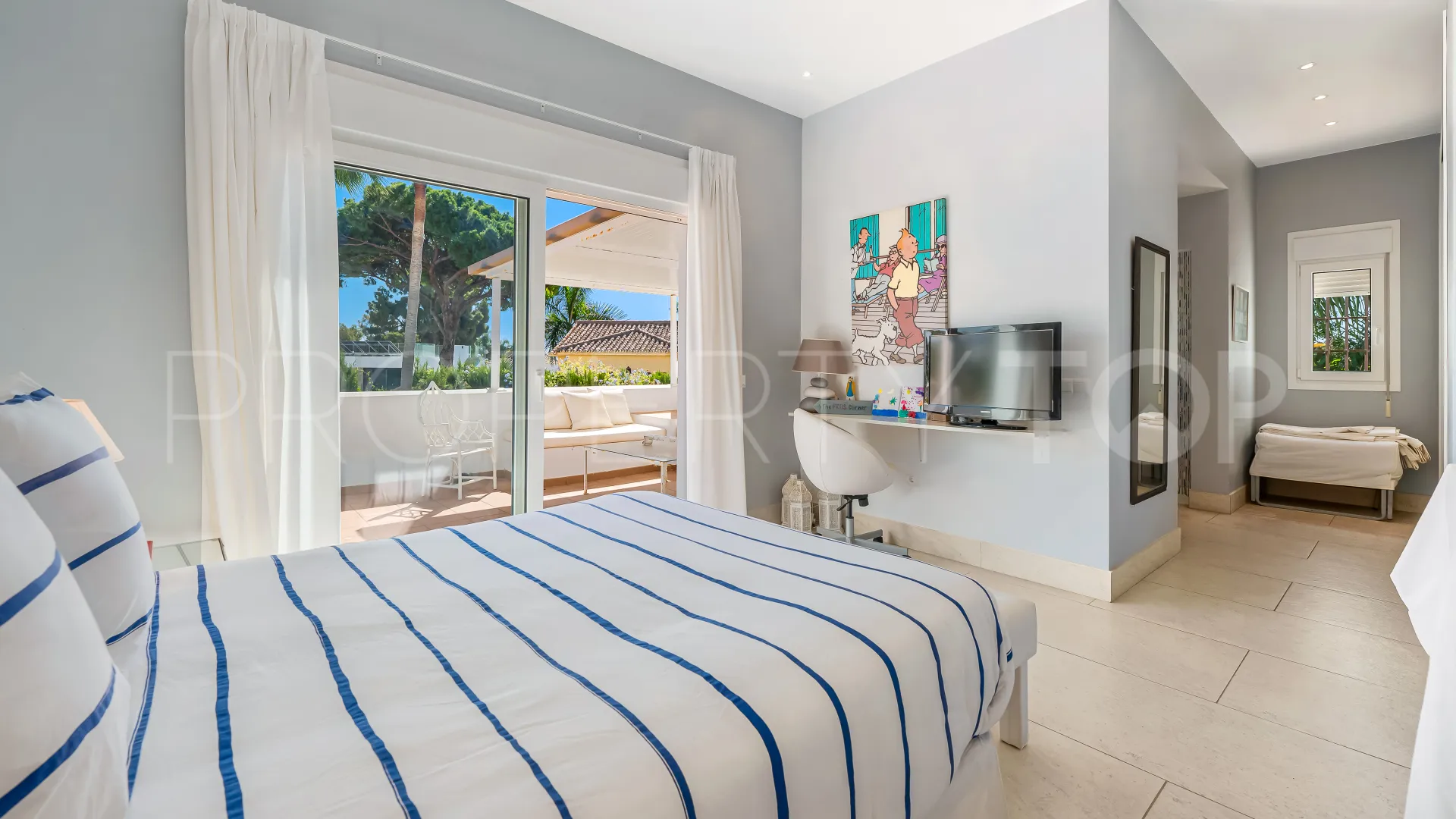 Comprar villa con 5 dormitorios en San Pedro Playa