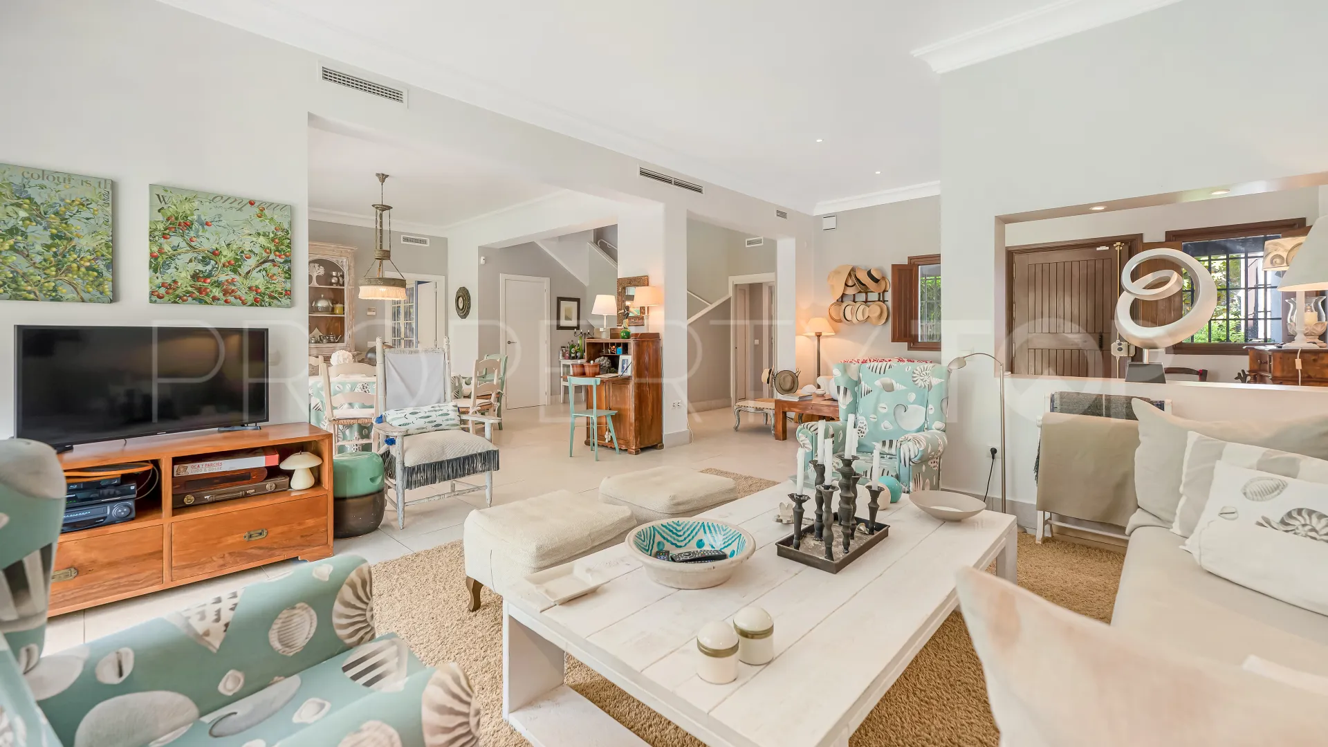 Comprar villa con 5 dormitorios en San Pedro Playa