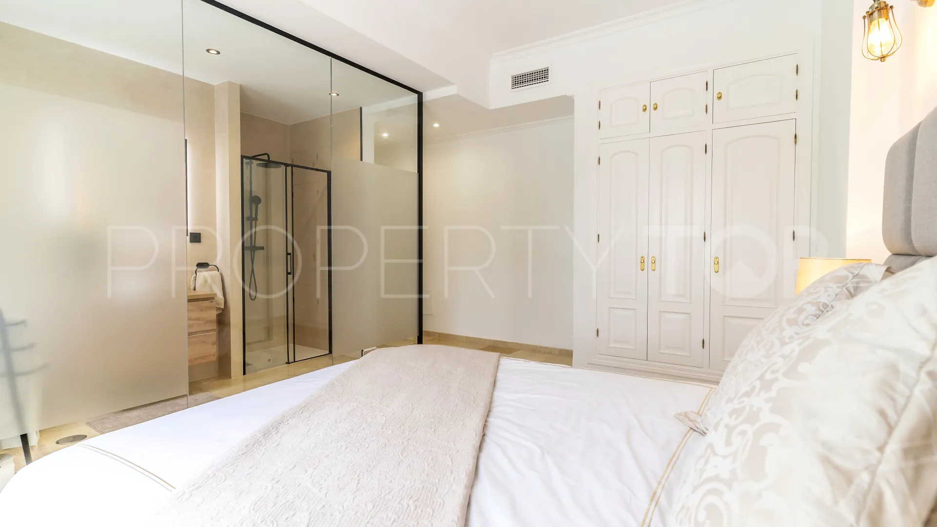 4 bedrooms villa in Sierra Blanca Country Club for sale