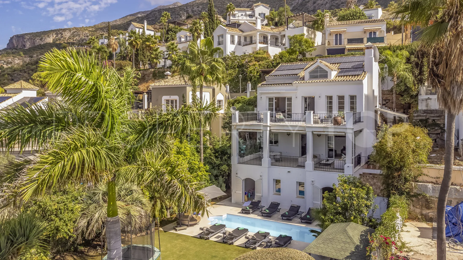 4 bedrooms villa in Sierra Blanca Country Club for sale