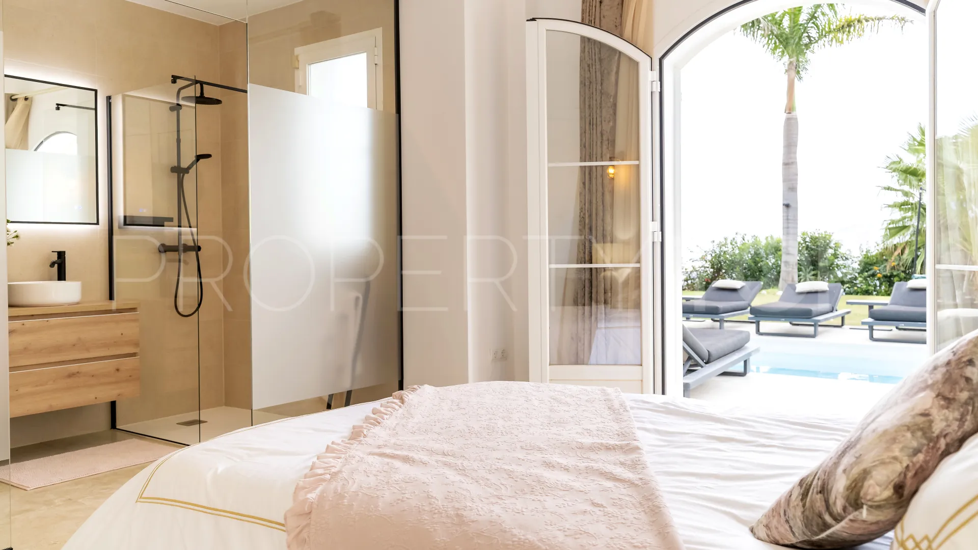 4 bedrooms villa in Sierra Blanca Country Club for sale