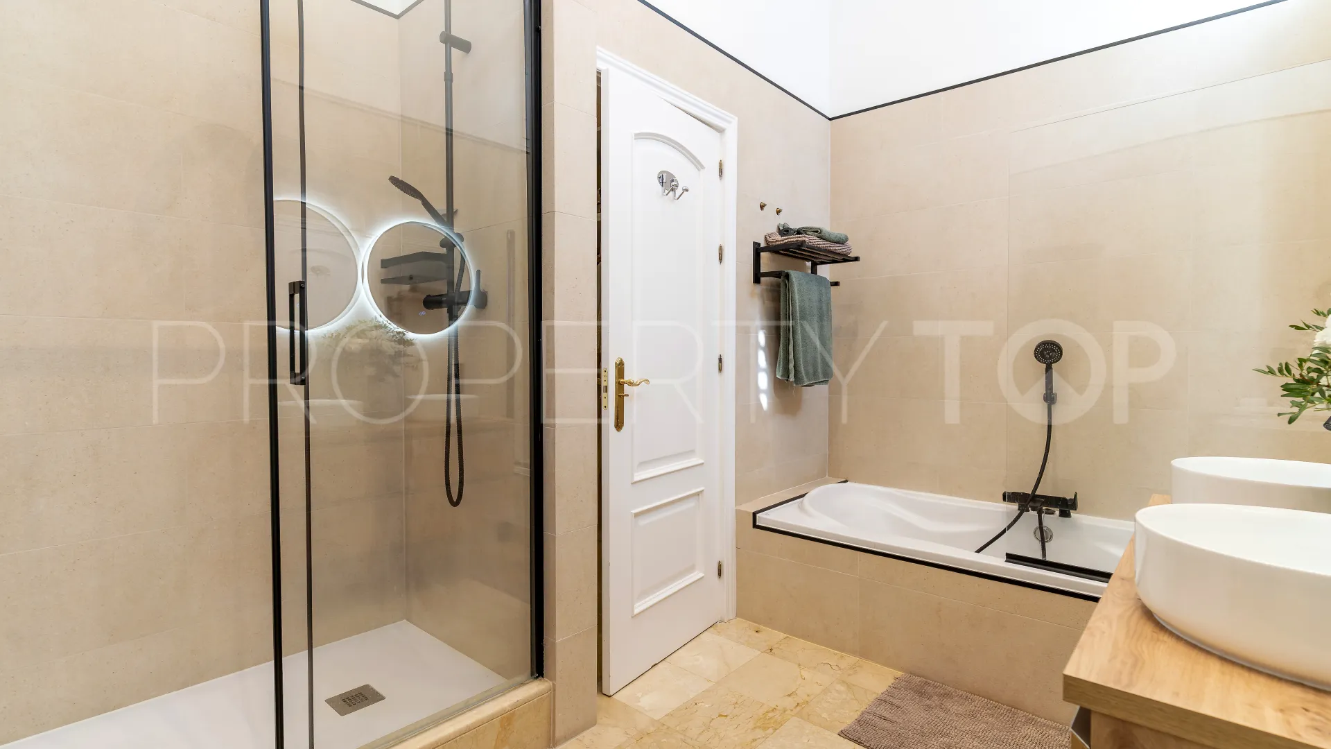 4 bedrooms villa in Sierra Blanca Country Club for sale