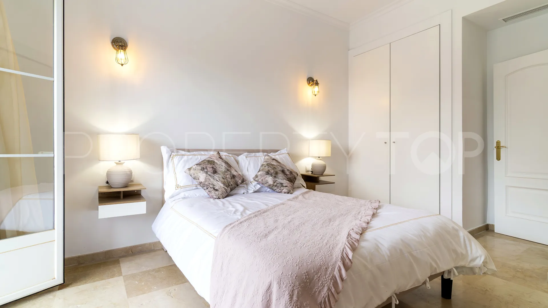 4 bedrooms villa in Sierra Blanca Country Club for sale
