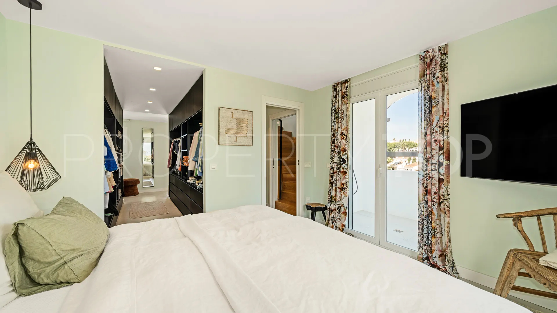 For sale town house with 4 bedrooms in Golden Mile