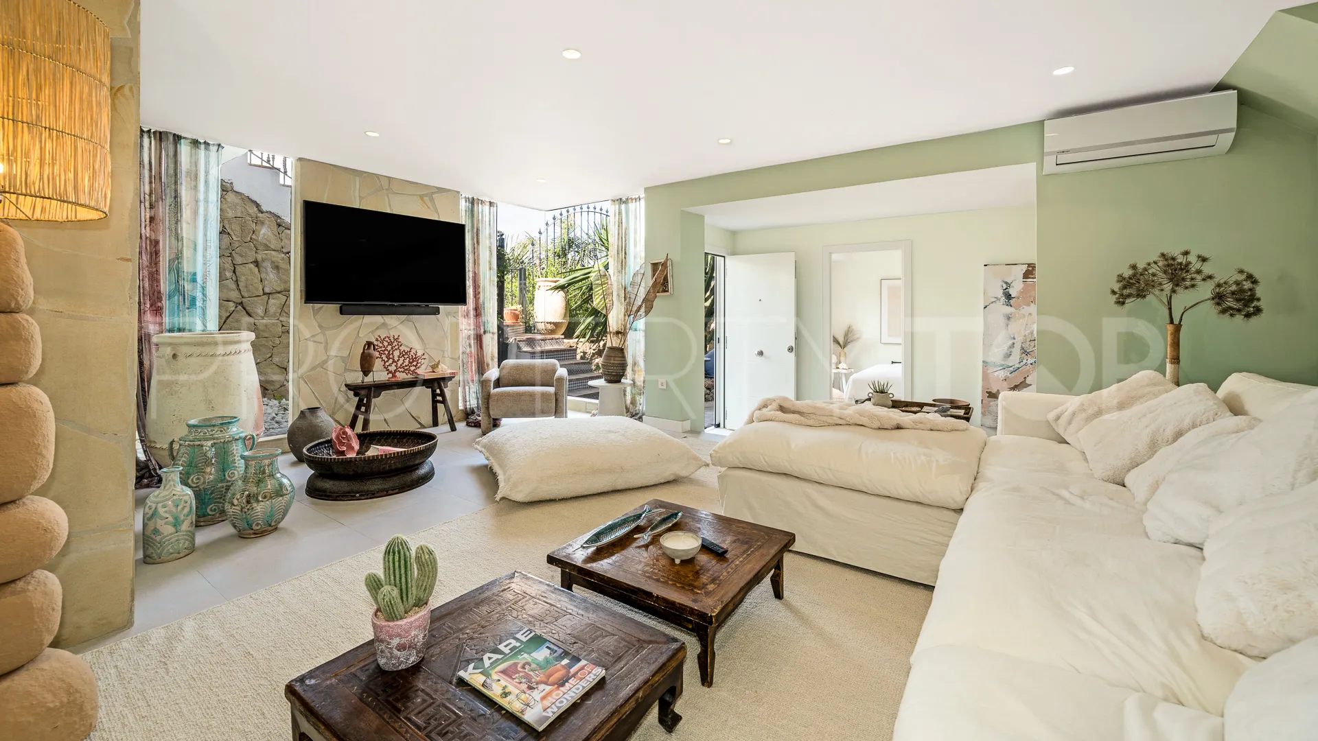 For sale town house with 4 bedrooms in Golden Mile