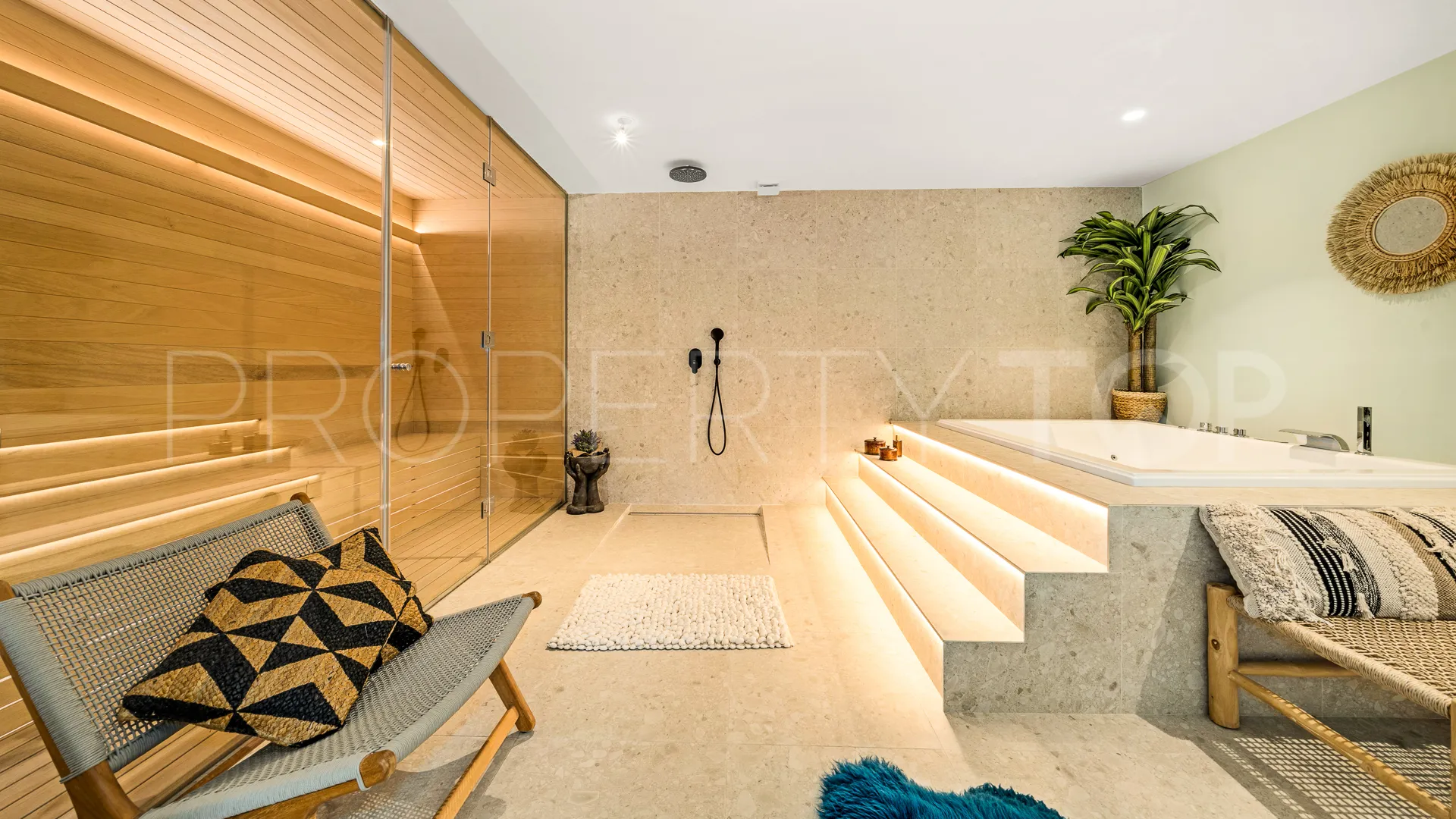 For sale town house with 4 bedrooms in Golden Mile