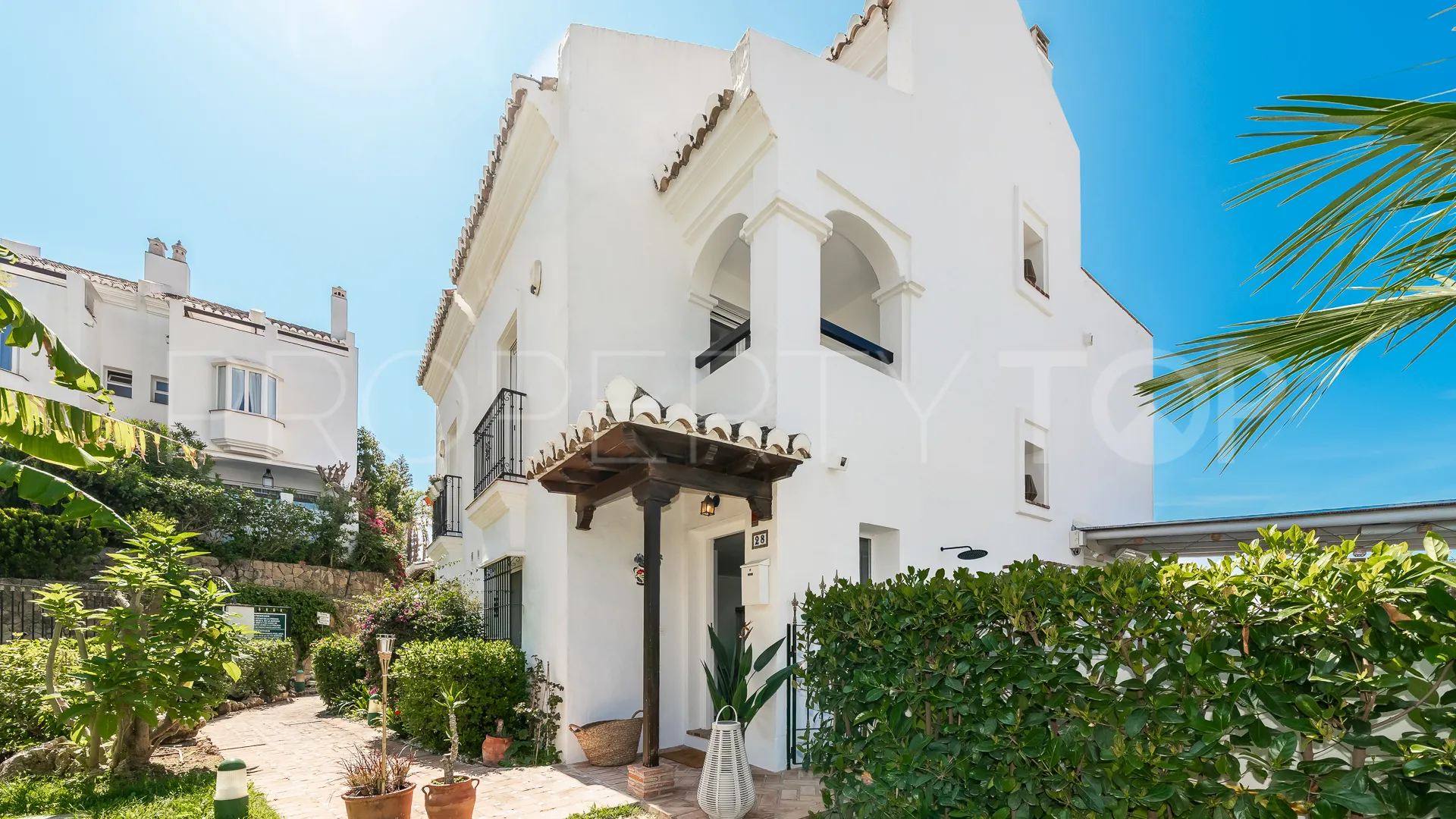 For sale town house with 4 bedrooms in Golden Mile