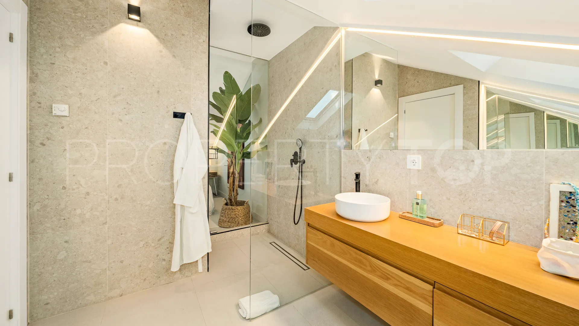 For sale town house with 4 bedrooms in Golden Mile