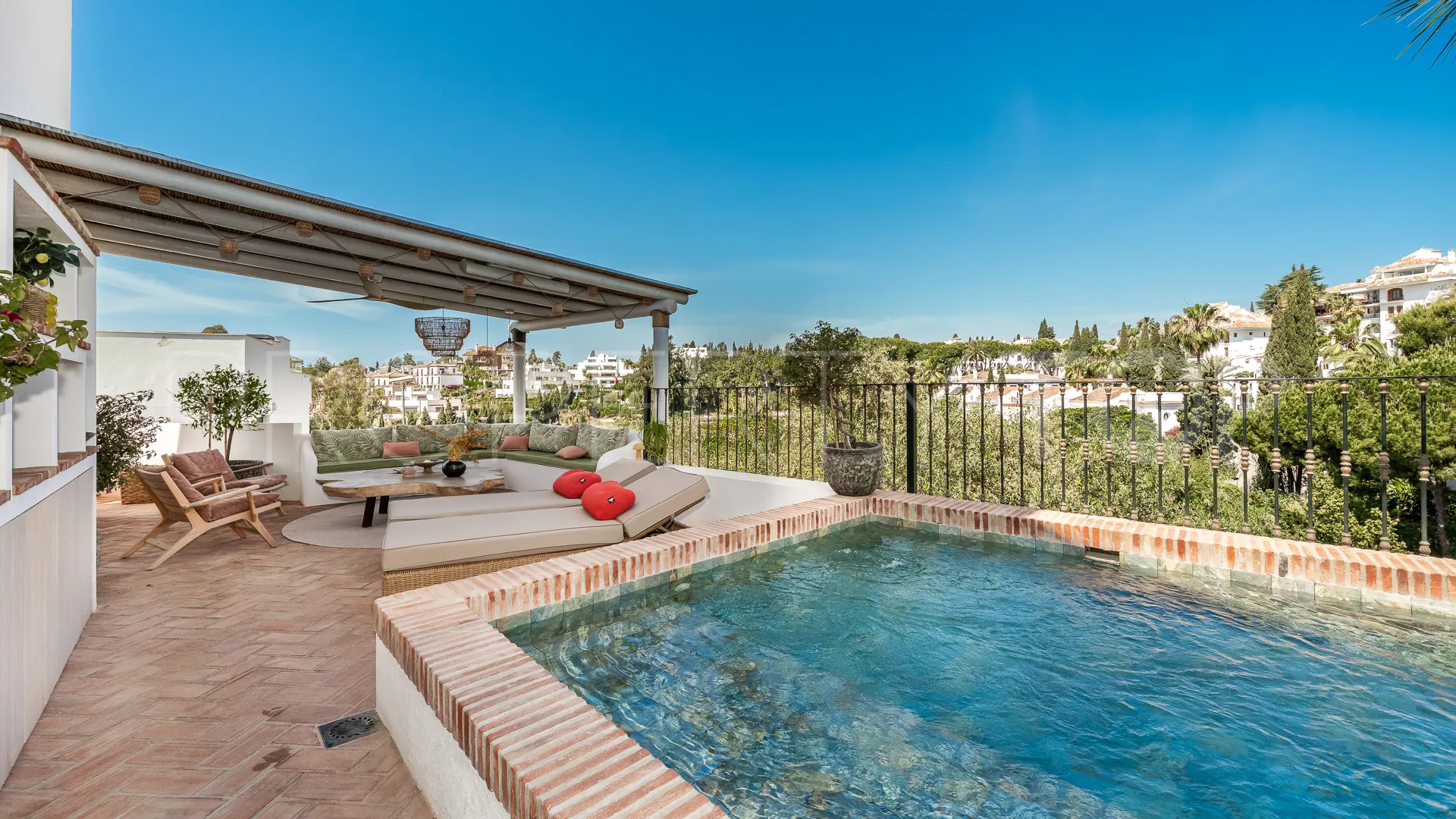 For sale town house with 4 bedrooms in Golden Mile