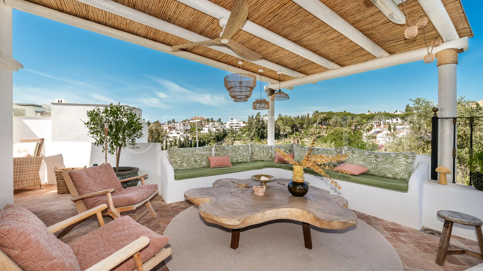 For sale town house with 4 bedrooms in Golden Mile