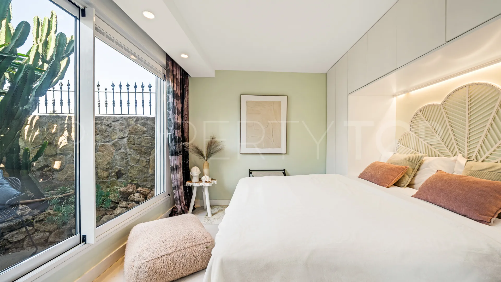 For sale town house with 4 bedrooms in Golden Mile