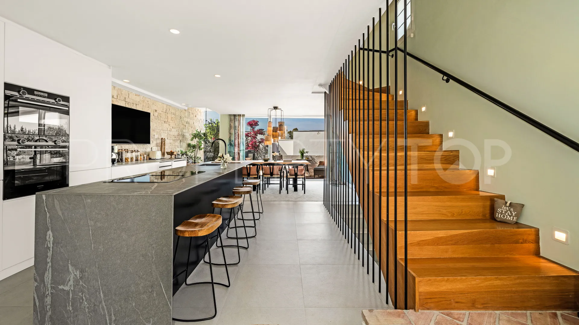 For sale town house with 4 bedrooms in Golden Mile