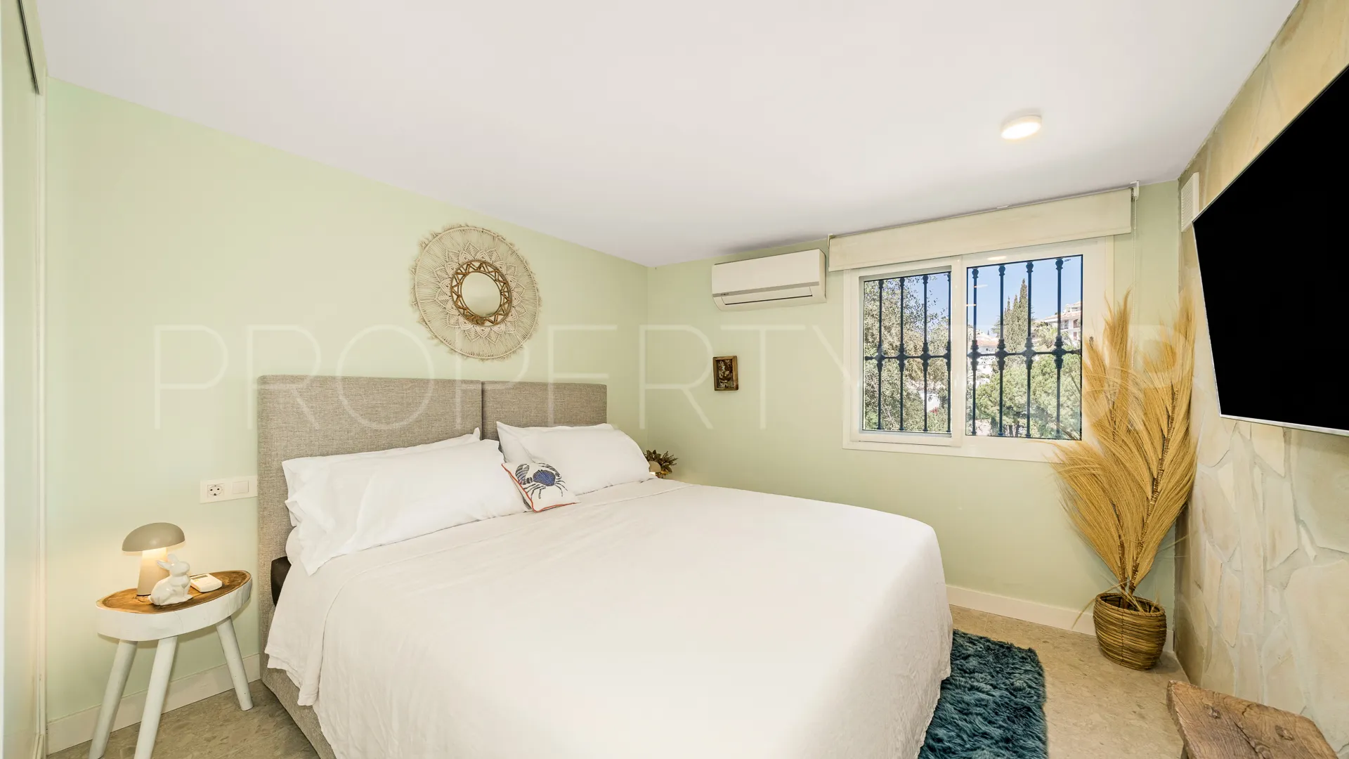 For sale town house with 4 bedrooms in Golden Mile
