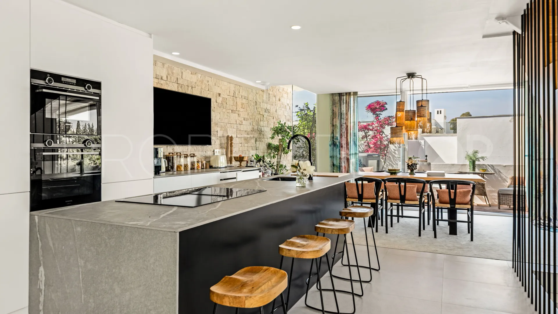 For sale town house with 4 bedrooms in Golden Mile