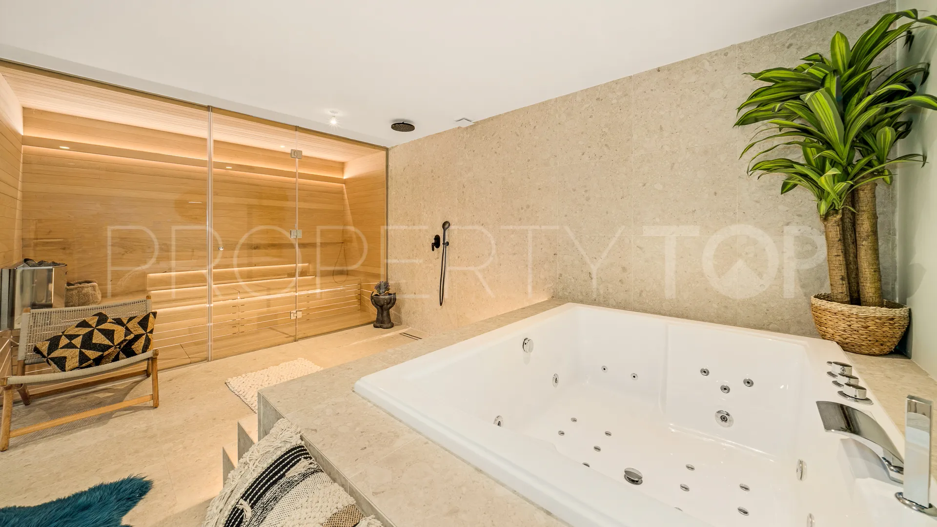 For sale town house with 4 bedrooms in Golden Mile