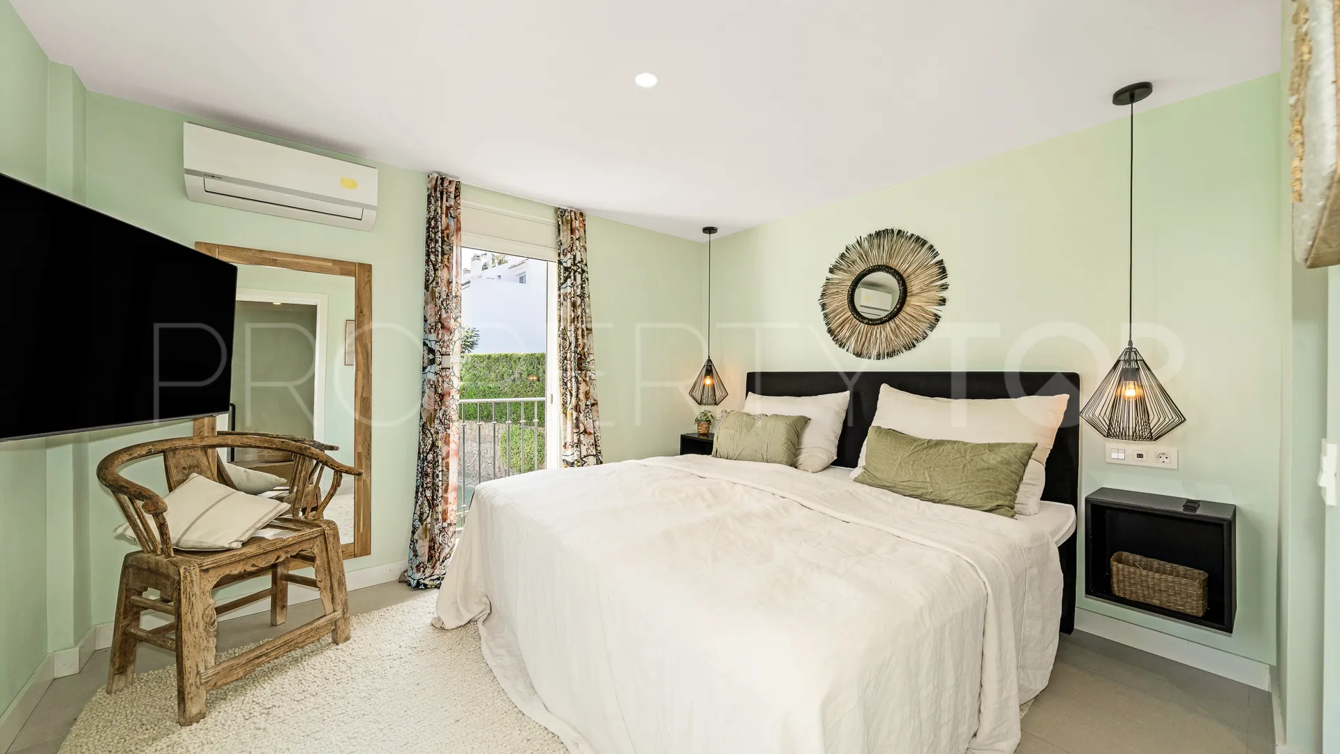 For sale town house with 4 bedrooms in Golden Mile