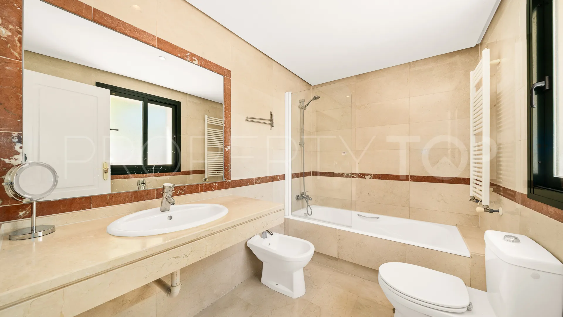 Penthouse with 3 bedrooms for sale in Nueva Andalucia