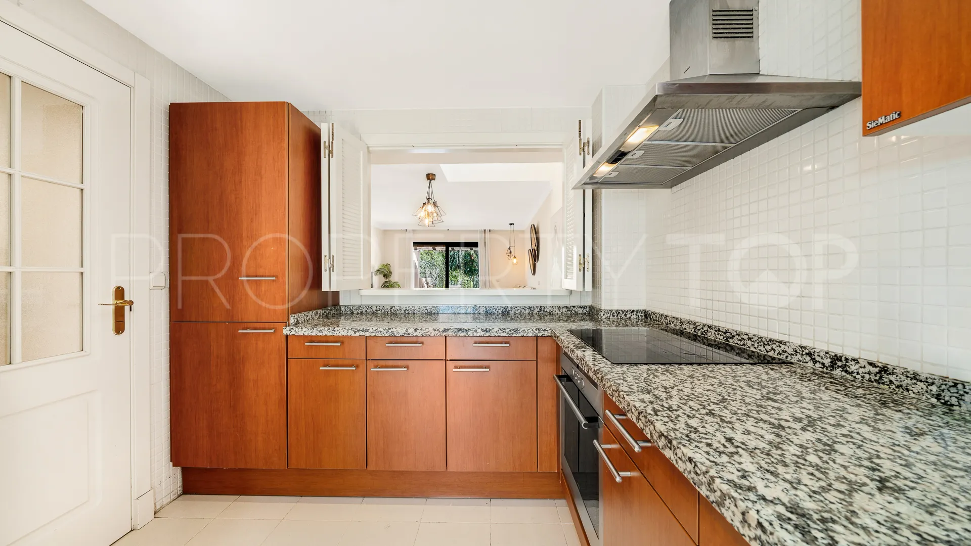 Penthouse with 3 bedrooms for sale in Nueva Andalucia