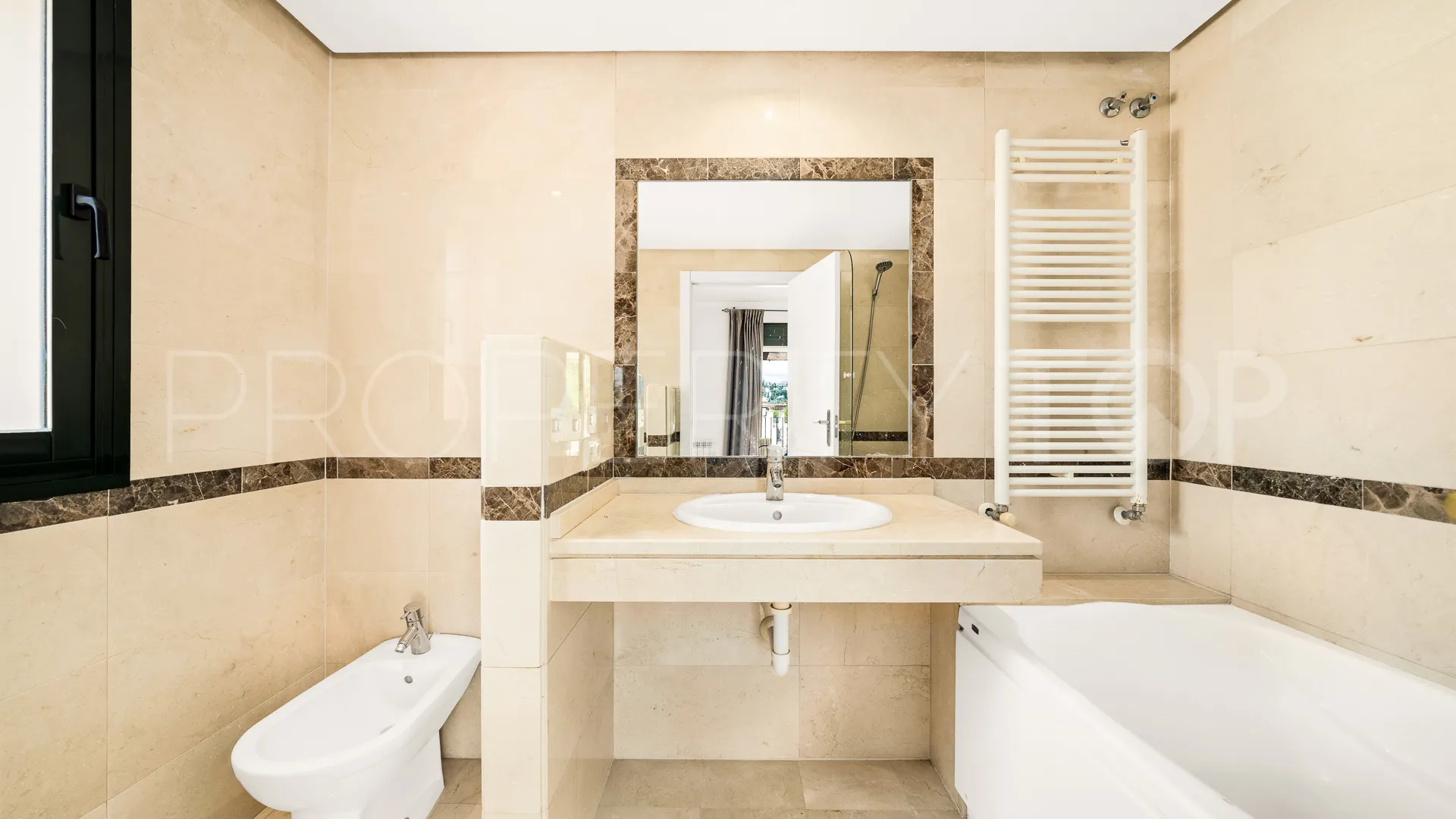 Penthouse with 3 bedrooms for sale in Nueva Andalucia