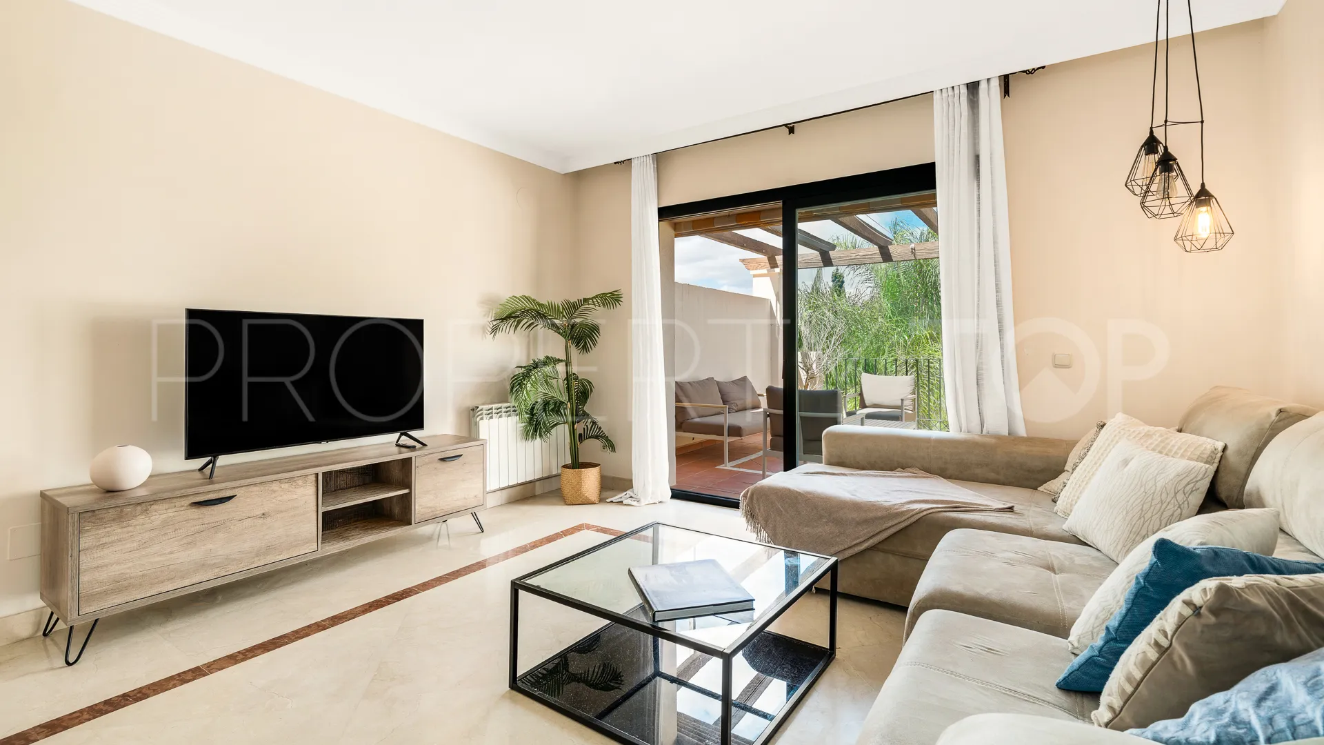 Penthouse with 3 bedrooms for sale in Nueva Andalucia