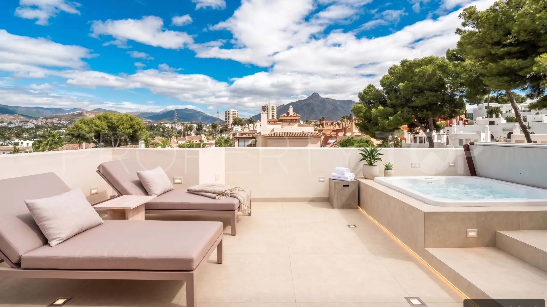 Penthouse with 3 bedrooms for sale in Nueva Andalucia