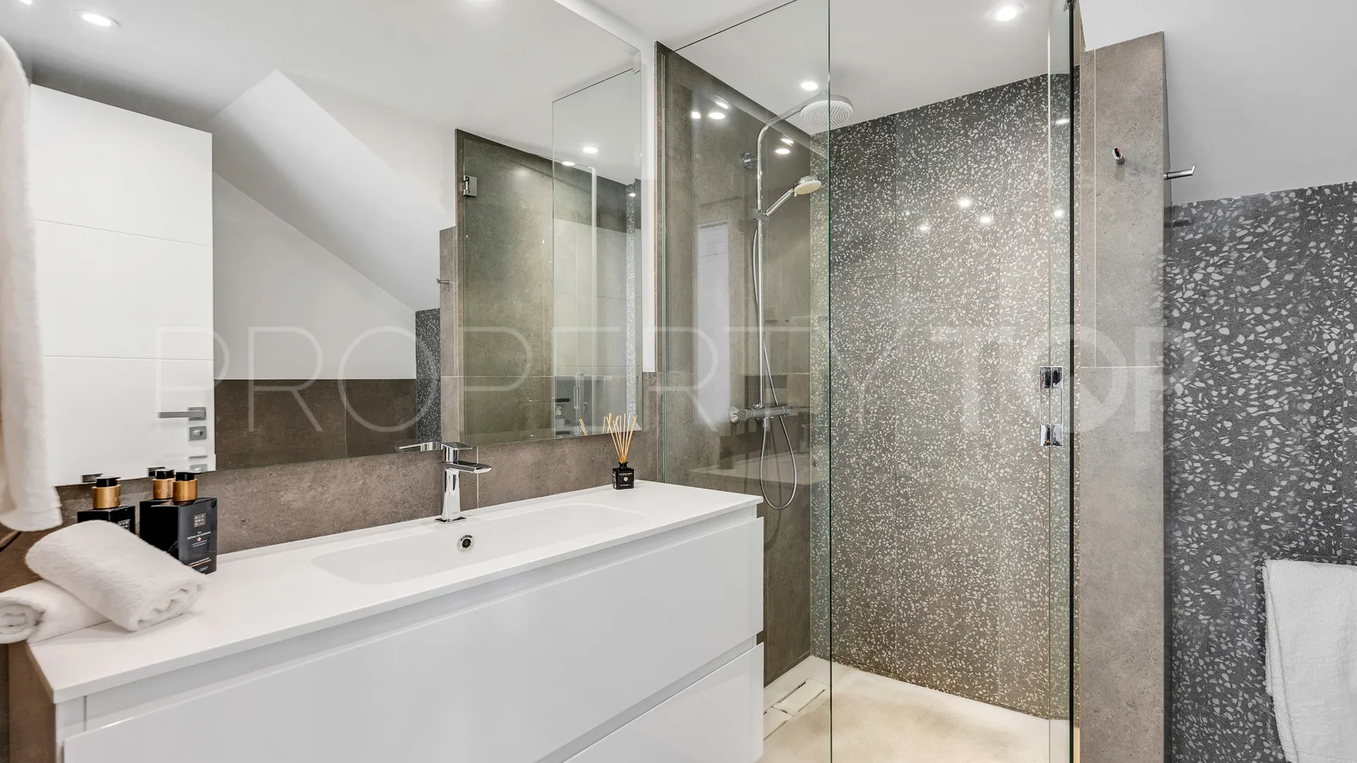 Villa con 4 dormitorios en venta en Nueva Andalucia