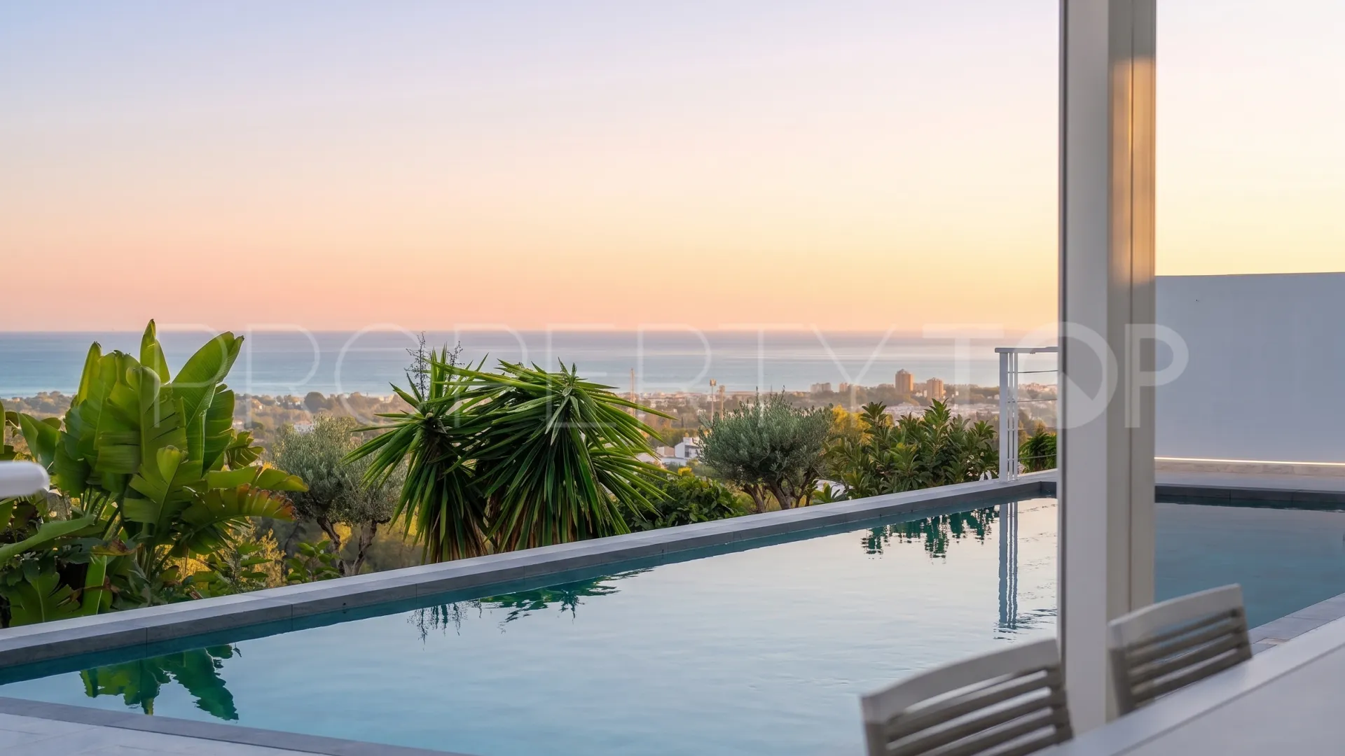 Villa con 4 dormitorios en venta en Nueva Andalucia