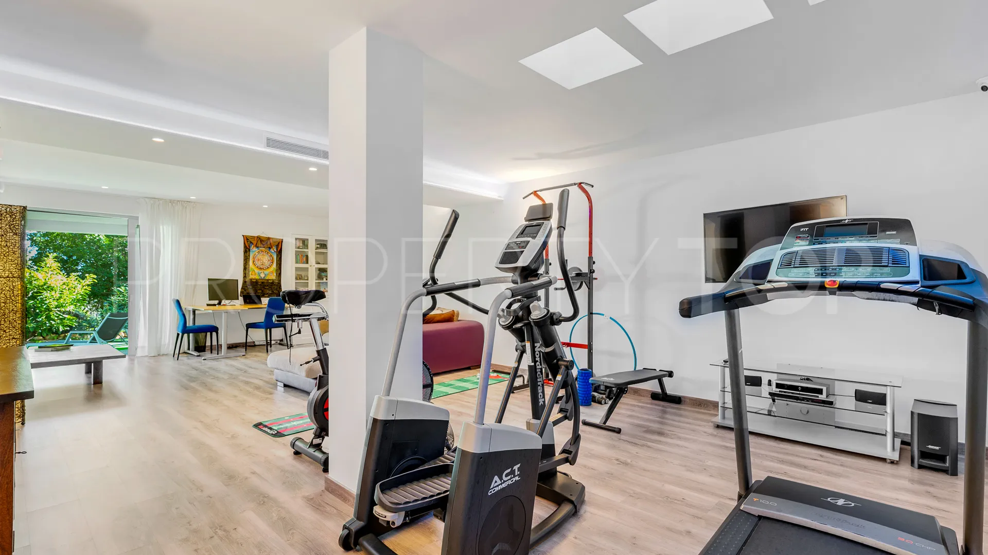 Villa con 4 dormitorios en venta en Nueva Andalucia