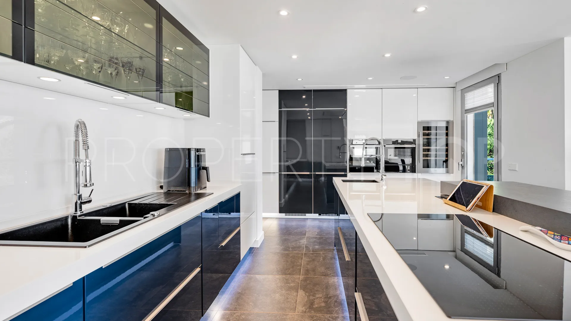 Villa con 4 dormitorios en venta en Nueva Andalucia