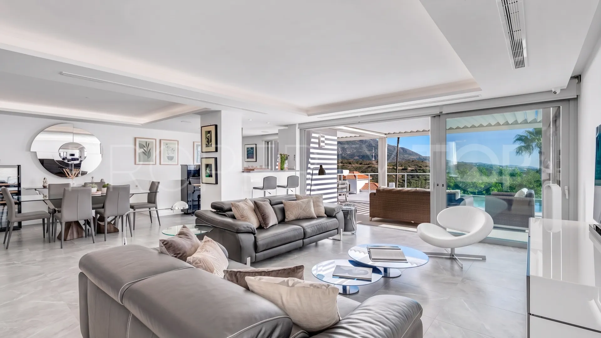 Villa con 4 dormitorios en venta en Nueva Andalucia