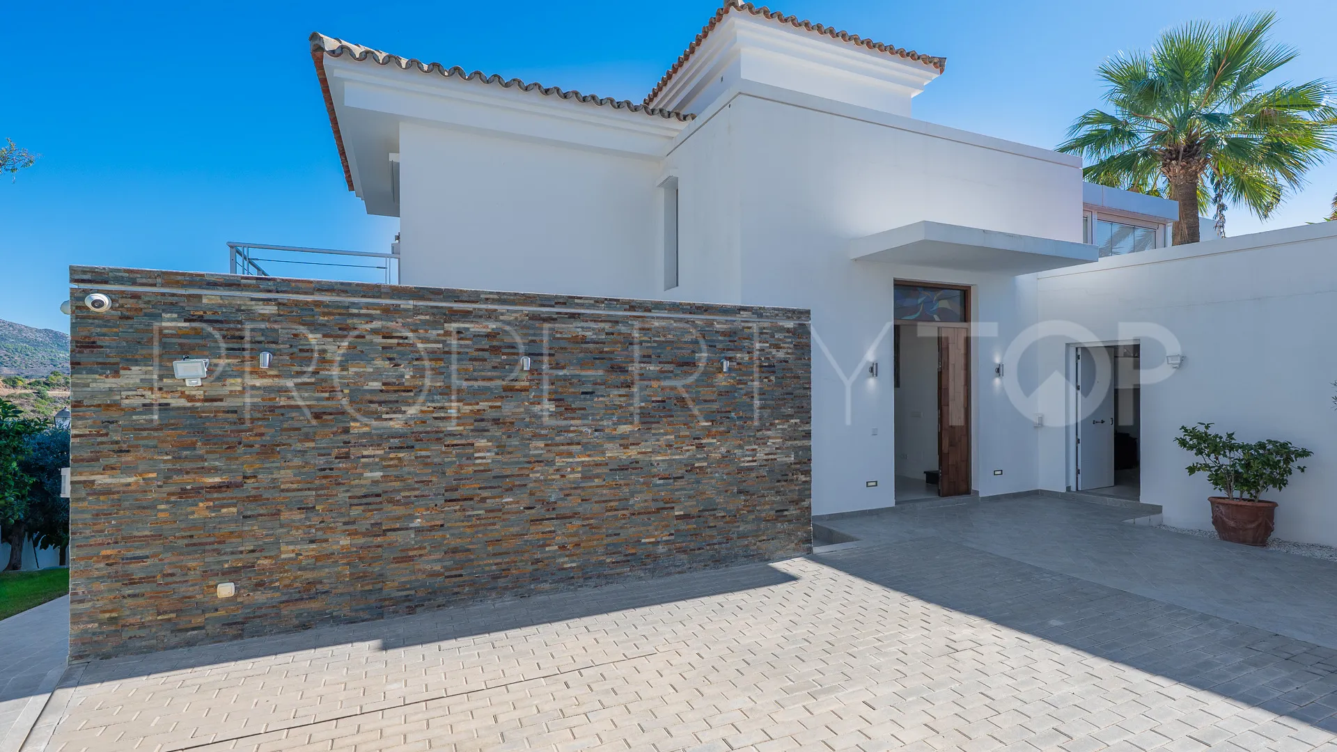 Villa con 4 dormitorios en venta en Nueva Andalucia