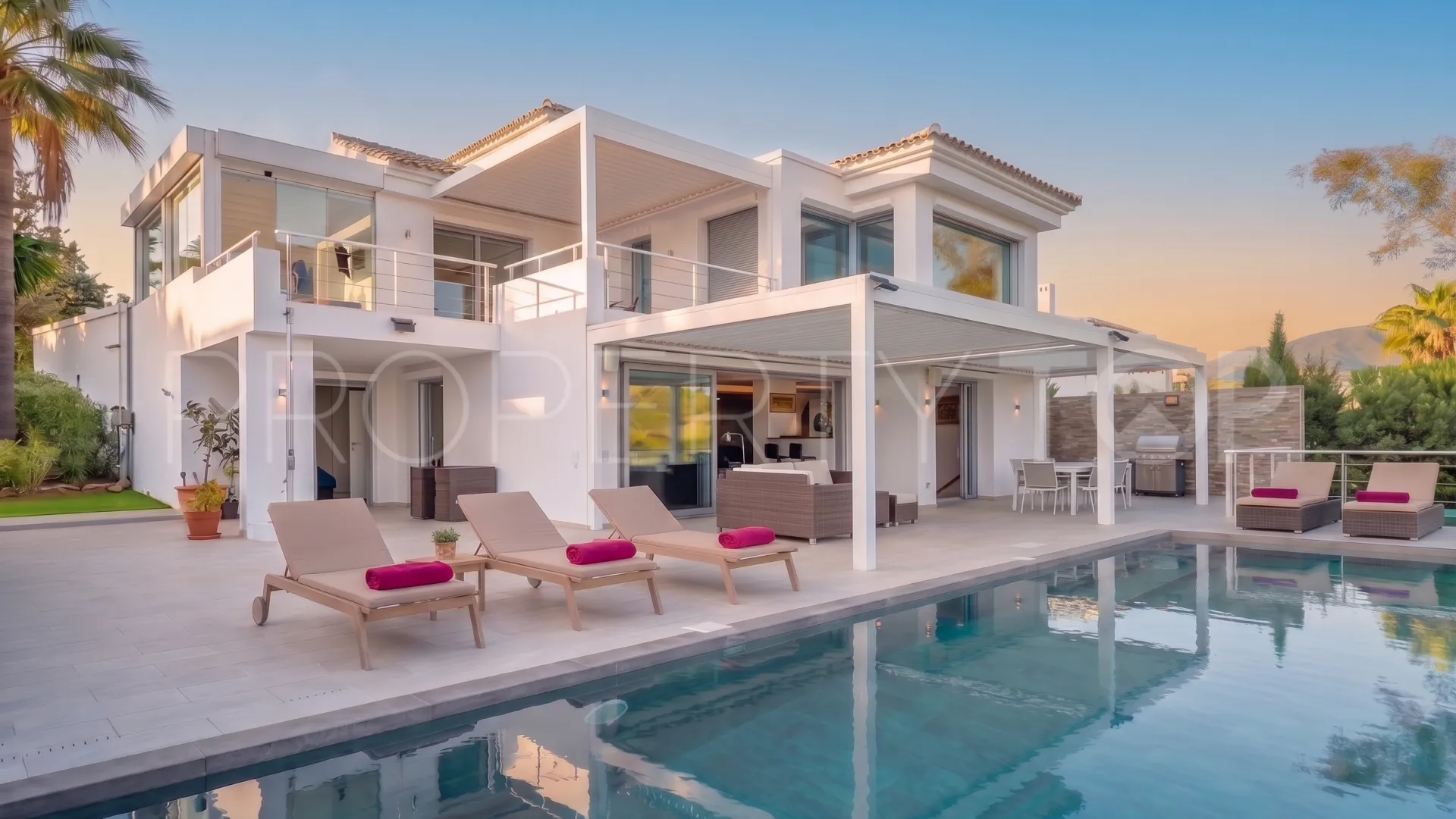 Villa con 4 dormitorios en venta en Nueva Andalucia