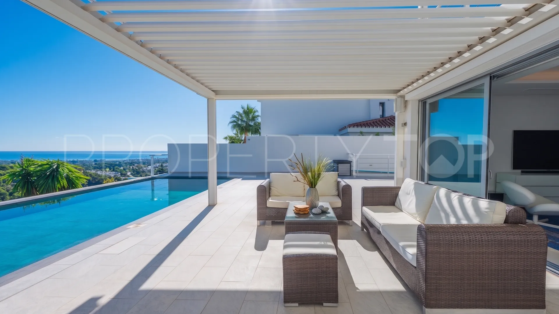 Villa con 4 dormitorios en venta en Nueva Andalucia