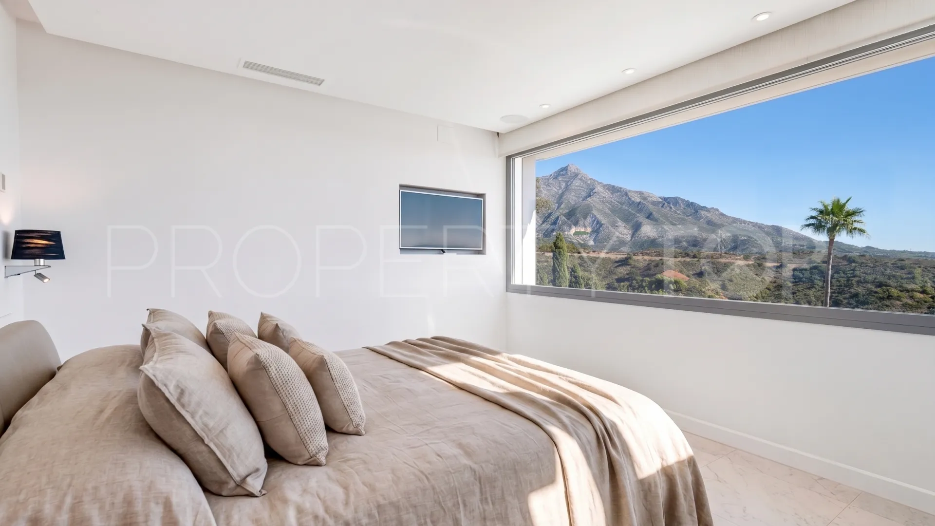 Villa con 4 dormitorios en venta en Nueva Andalucia