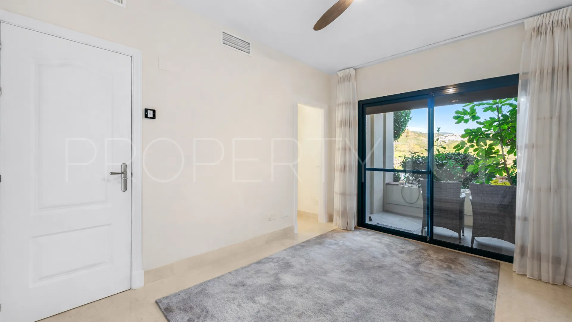 Ground floor apartment with 2 bedrooms for sale in Los Arqueros