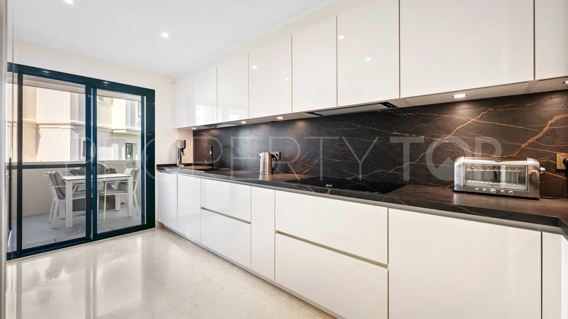 Ground floor apartment with 2 bedrooms for sale in Los Arqueros