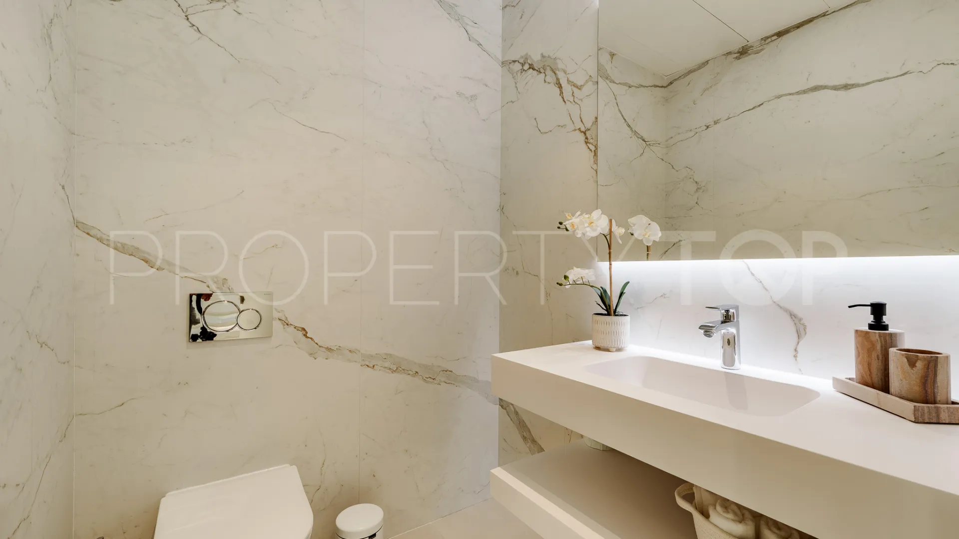 Apartamento planta baja a la venta en Golden Mile