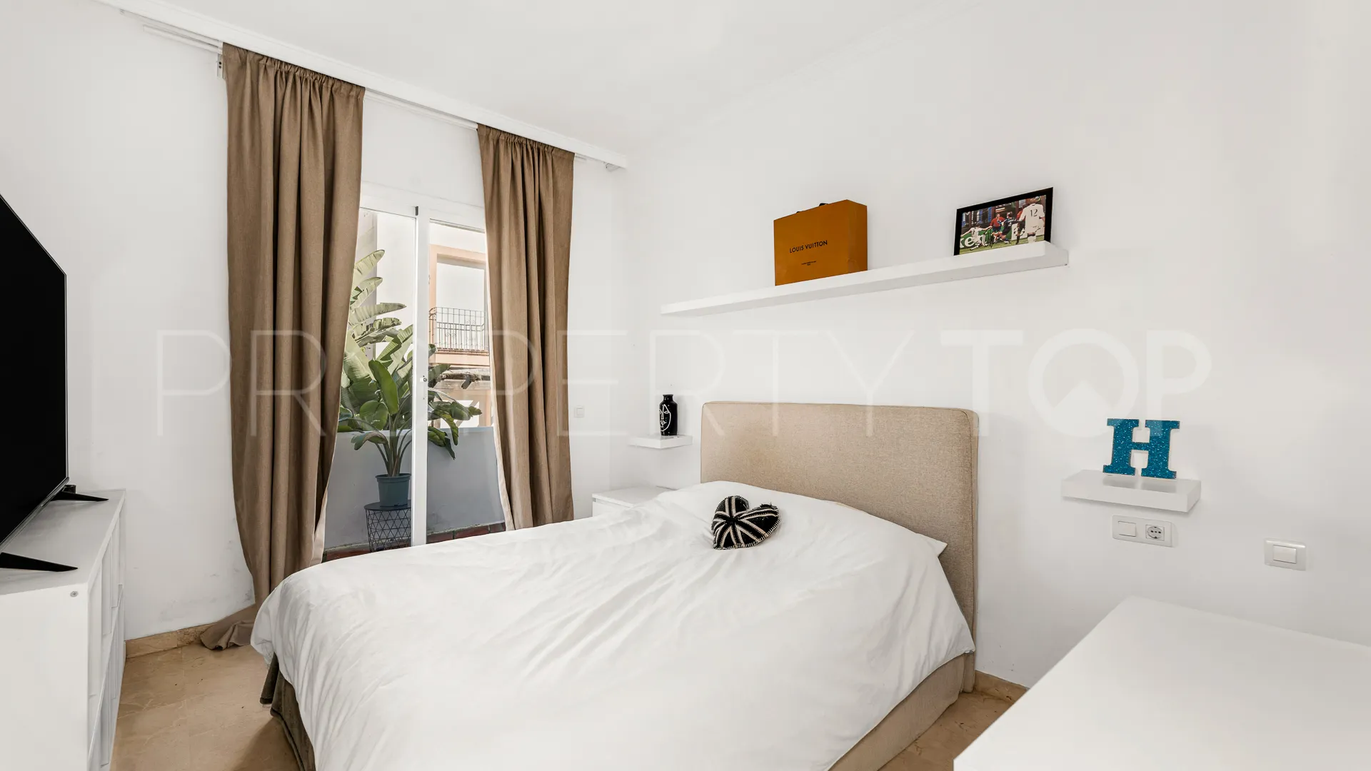 3 bedrooms town house in Nueva Andalucia for sale