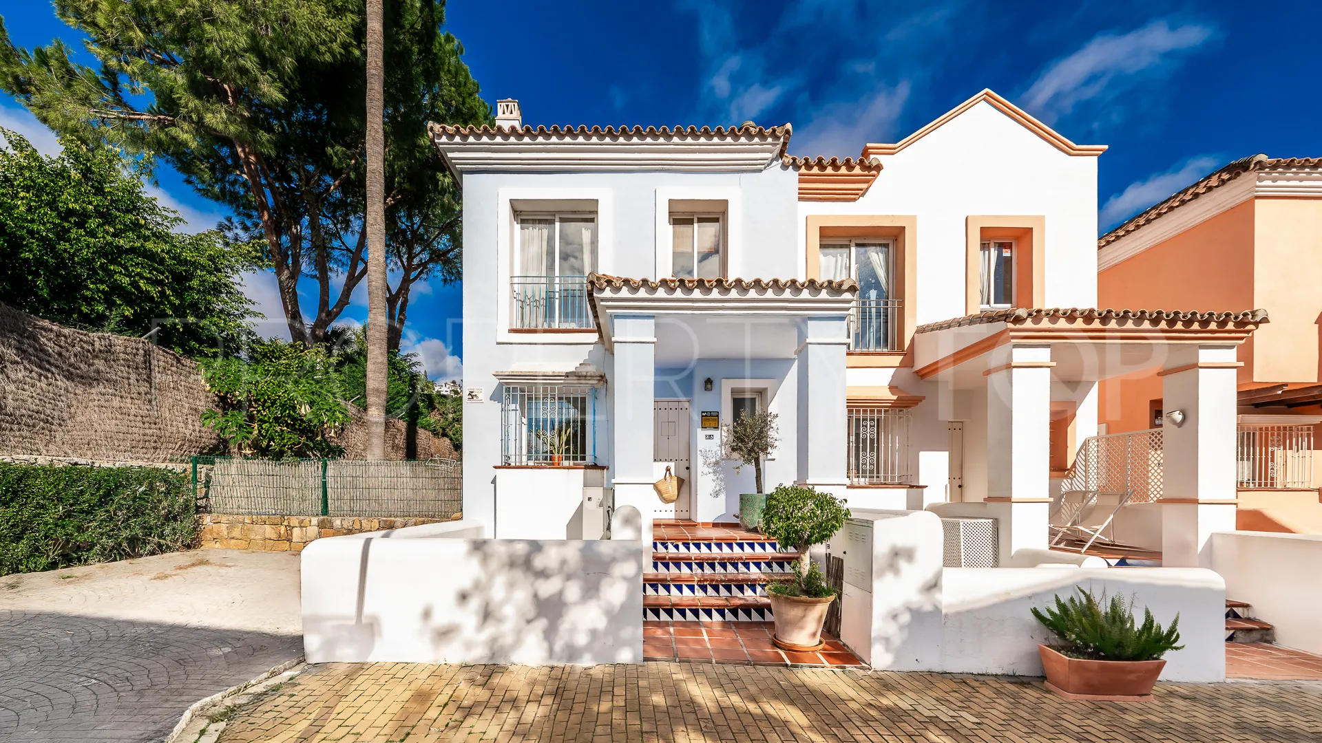 3 bedrooms town house in Nueva Andalucia for sale
