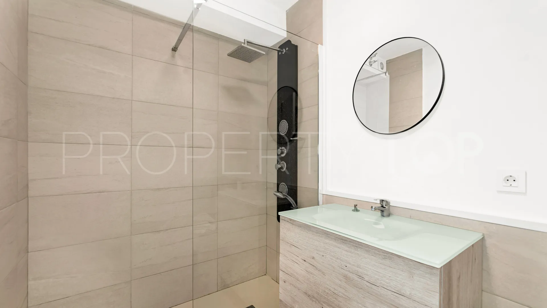 3 bedrooms town house in Nueva Andalucia for sale