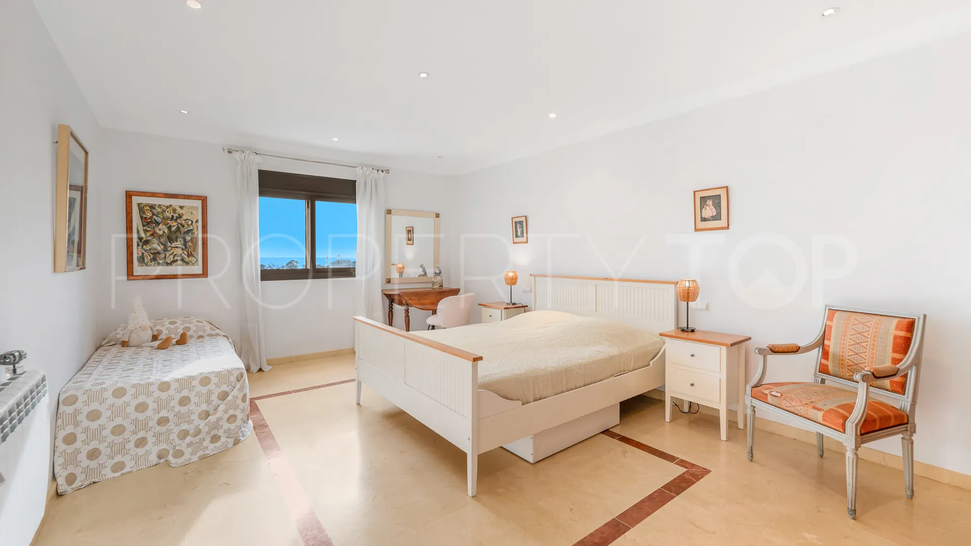 Villa for sale in Rio Real with 7 bedrooms