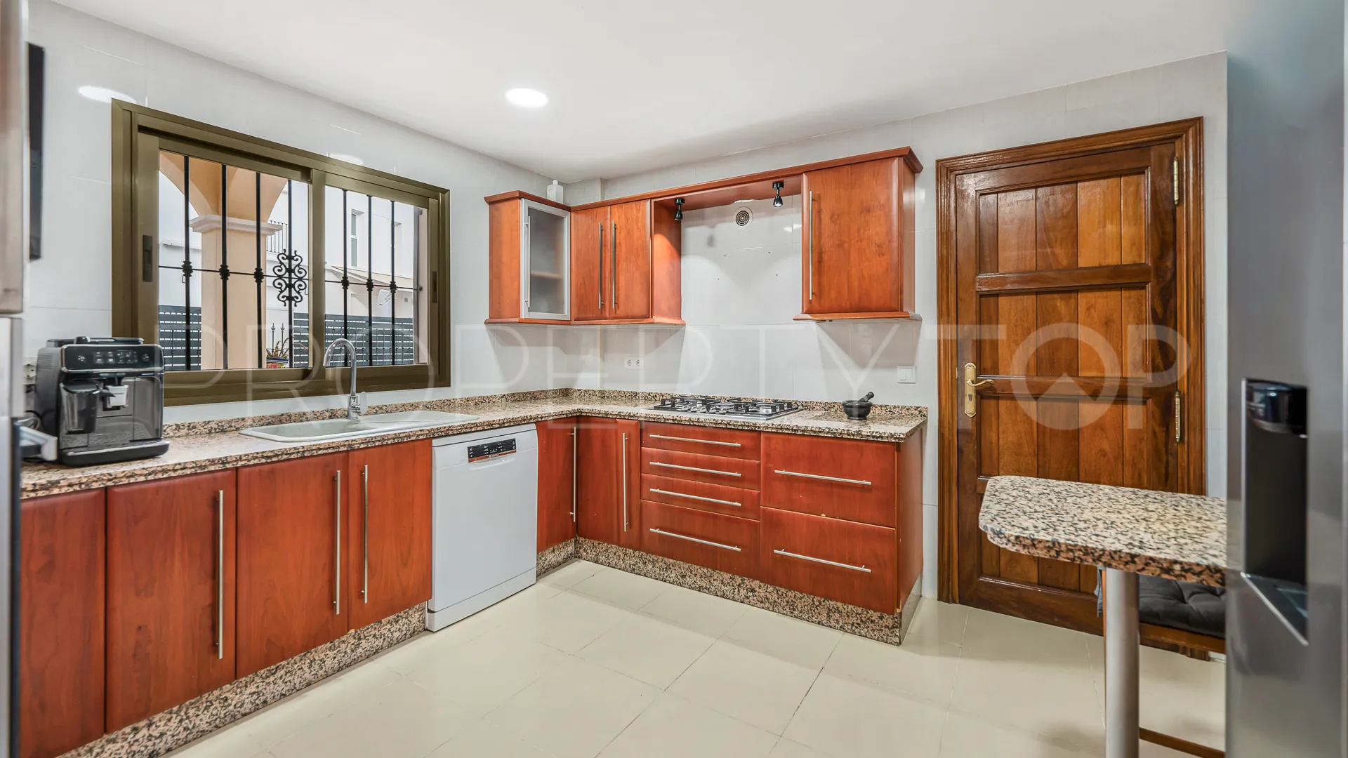 Villa for sale in Rio Real with 7 bedrooms
