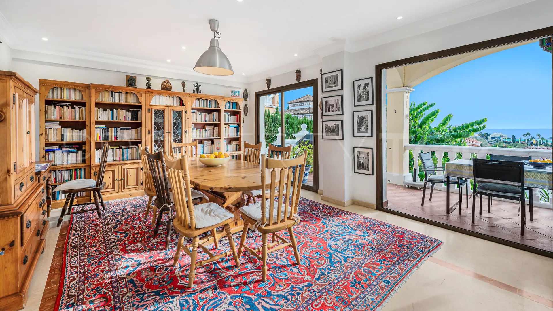 Villa for sale in Rio Real with 7 bedrooms