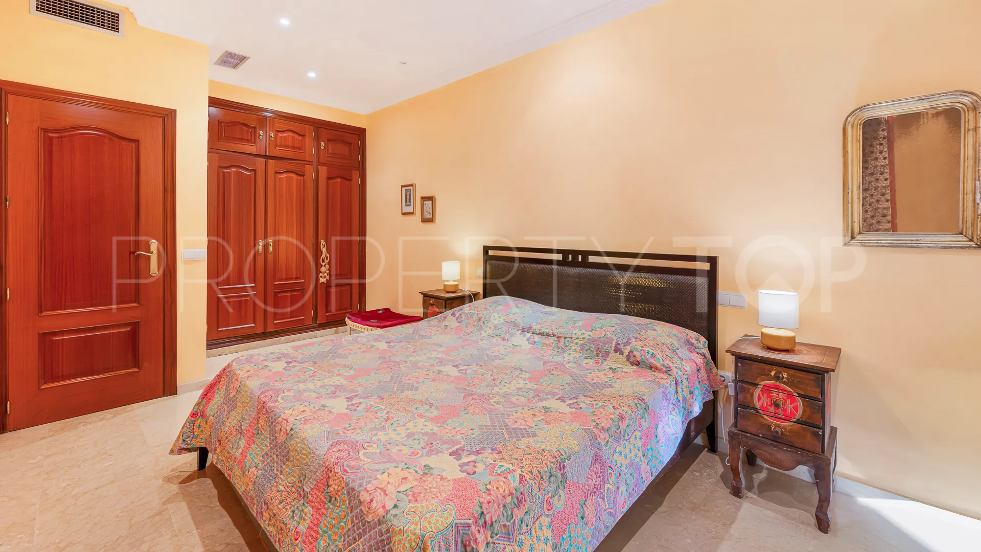 Villa for sale in Rio Real with 7 bedrooms