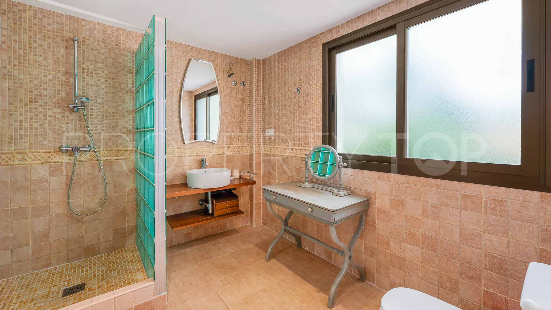 Villa for sale in Rio Real with 7 bedrooms
