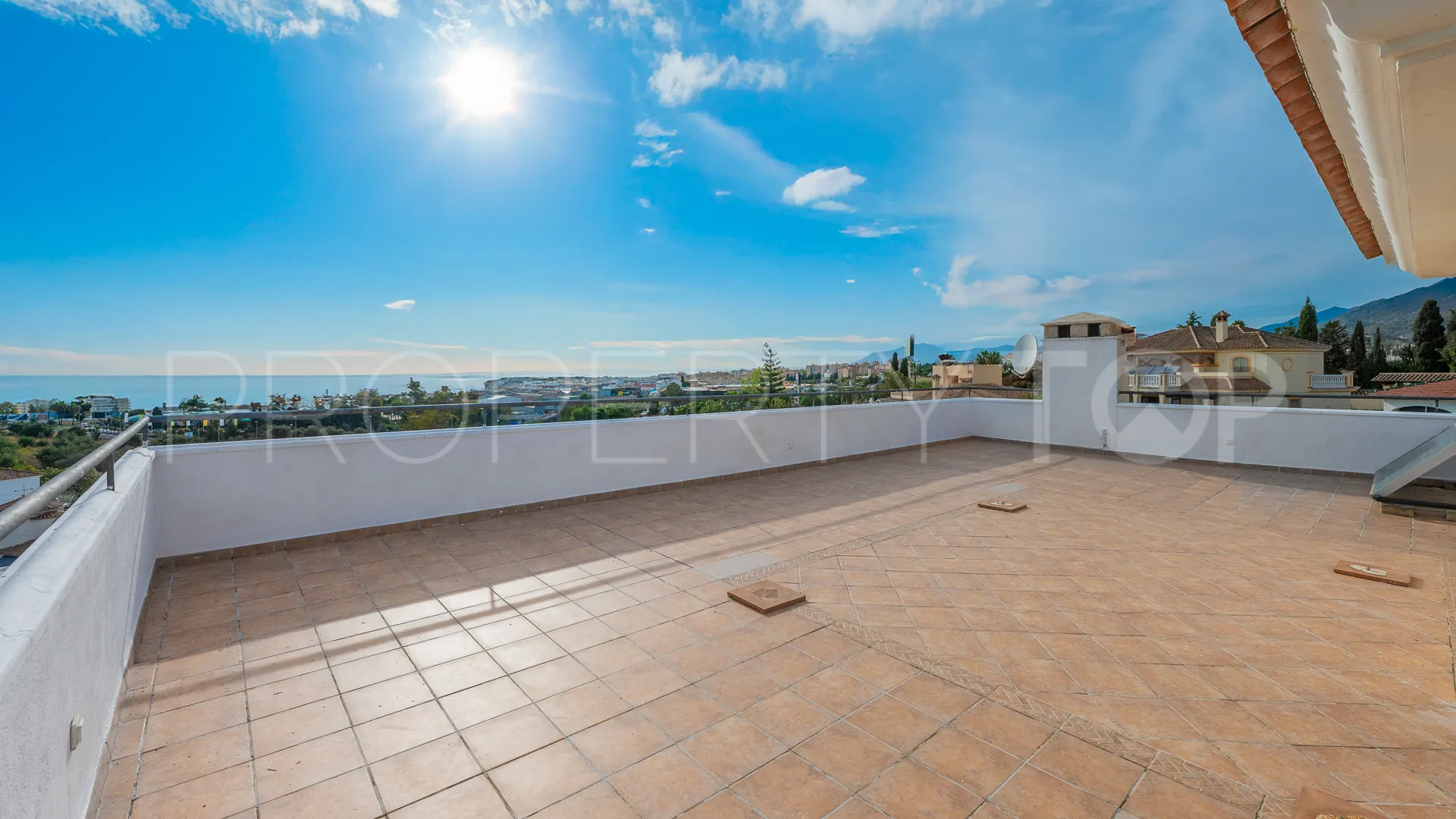 Villa for sale in Rio Real with 7 bedrooms