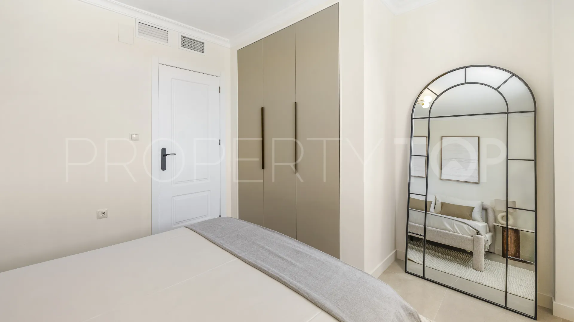 Apartment for sale in Las Chapas