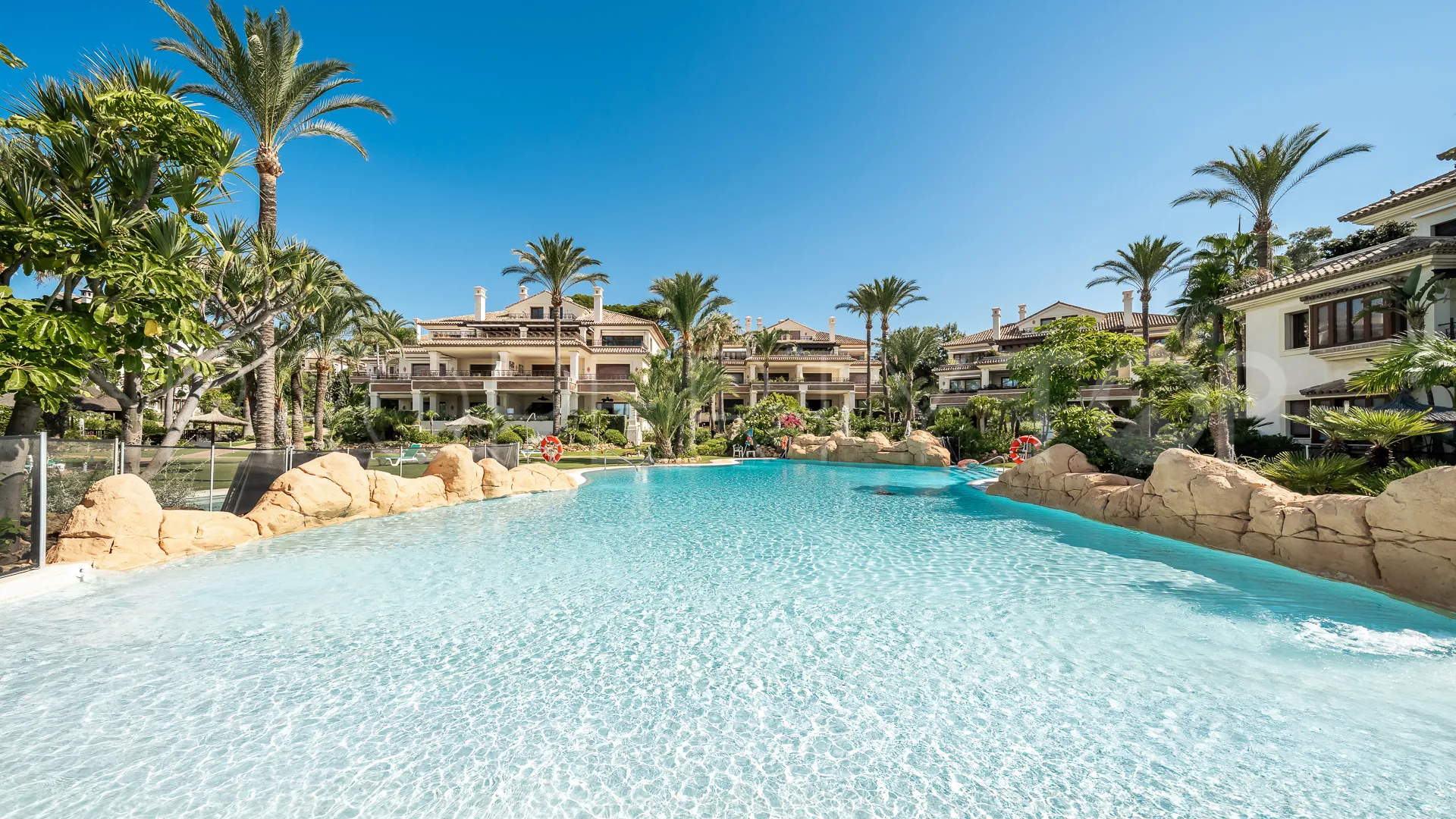 Buy 2 bedrooms apartment in Los Monteros